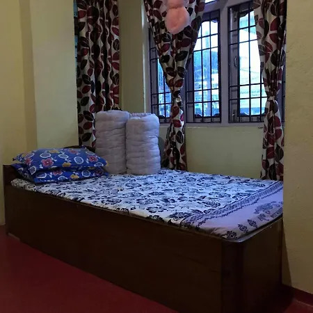 Green City Guest House 3*